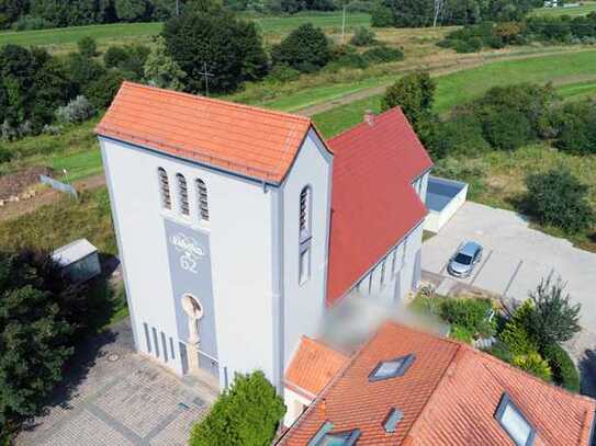 Voll vermietetes Mehrfamilienhaus inkl. Eventkirche und Baugebiet (B-Plan vorhanden) in Jeßnitz!