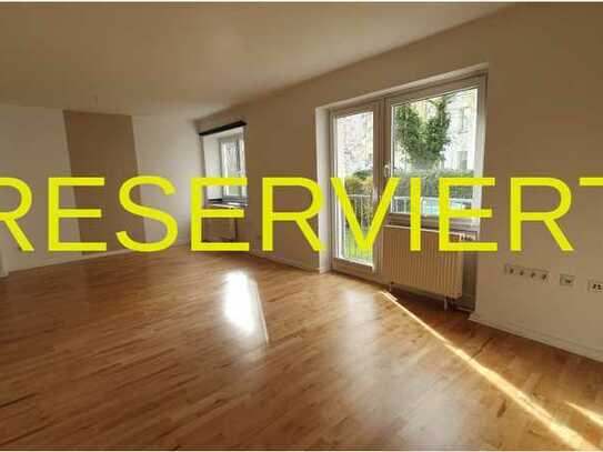 Reserviert: Gepflegte 3-Zimmer-Hochparterre-Wohnung mit EBK in Pempelfort