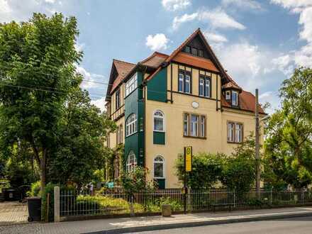 Villa bestehend aus Vierzimmerwohnungen und Hinterhaus Ideal für Mehrgenerationenwohnen.