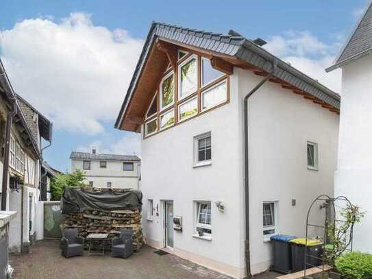 Zögern Sie nicht: Gemütliches Einfamilienhaus mit Kamin in ruhiger Innenhoflage von Altenkirchen