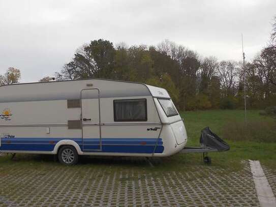 komfortabler Caravan mit Fußbodenheizung, Küche und Bad separat, Blick ins Grüne