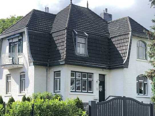6-Zimmer-Villa mit gehobener Innenausstattung und separatem Hinterhaus in Aachener Süden