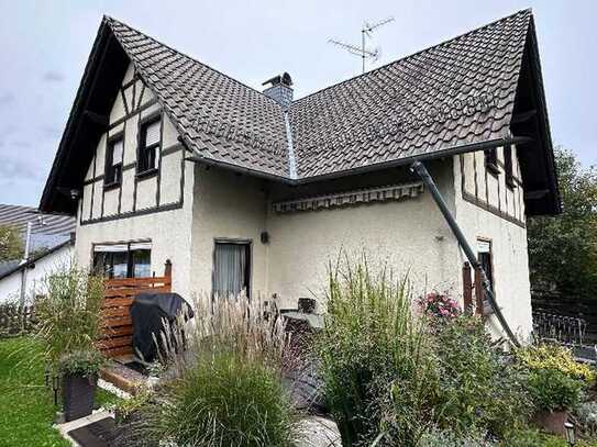 Einfamilienhaus mit Einliegerwohnung im Landhausstil bei Much