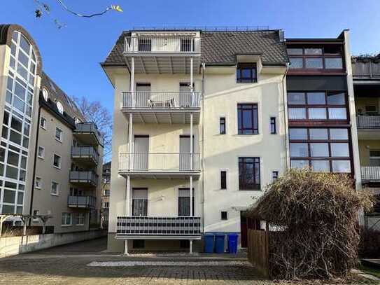 Modernisierte 3-Zimmer-Wohnung mit Balkon und Einbauküche in Zwickau