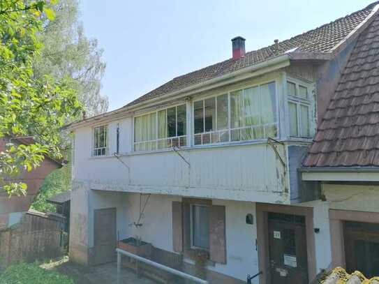 ** RESERVIERT ** Altbau 
Haushälfte
in ruhiger Lage!