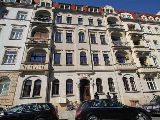 Regierungsviertel: Schöne 2-Raumwohnung im sanierten Altbau WB 4.OG re E9