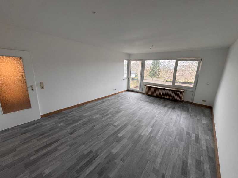 Erstbezug nach Sanierung: 3-Zi.-Wohnung mit Balkon im 2. OG in Bremen-Blumenthal