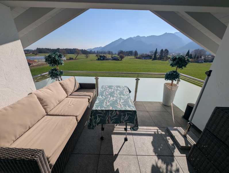                                                               Etwas Besonderes! Schicke 2-Zi-DG-Whg. mit 2 Balkonen                                                       in Grassau (Traunstein)