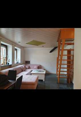 Gepflegte 4-Zimmer-Doppelhaushälfte mit EBK u.Teilmöbl.in Friedelhausen ohne Garten aber Terrasse