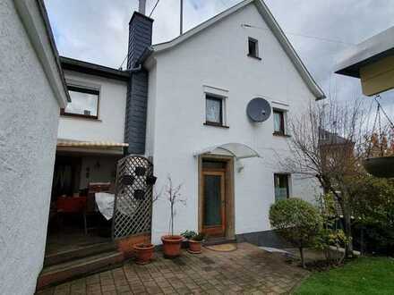 Gemütliches Einfamilienhaus mit Garten und Garage