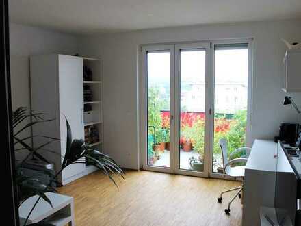 Gepflegte, helle 2-Zimmer-Wohnung / Appartement mit Balkon und EBK