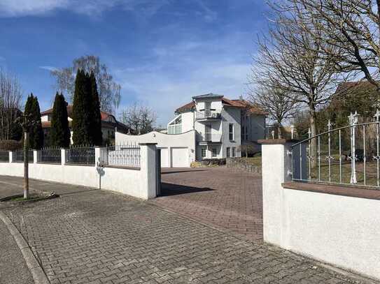 Wohntraum auf herrlichem Anwesen in Feldrandlage