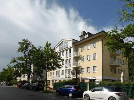 Teilmöbliertes helles Apartment mit Balkon, zentral in der inneren Neustadt