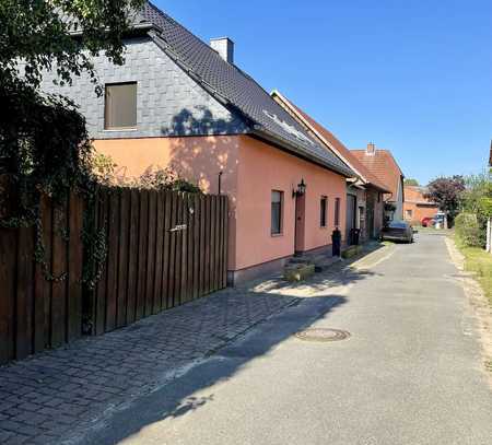 Schönes Einfamilienhaus in ruhiger Sackgasse mit Einliegerwohnung und Nebengebäuden