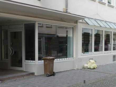 Esslingen-Stadtmitte: Interessante Ladenfläche mit Gewölbekeller