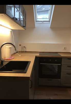 Exklusive, vollständig renovierte 1-Zimmer-Wohnung mit Einbauküche in Düsseldorf