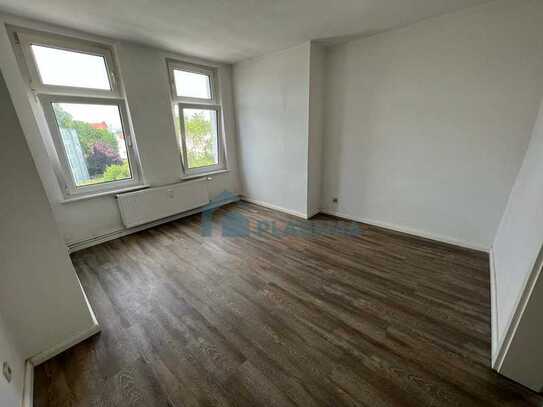 360 Grad Rundgang! Sanierte 2- Zimmer-Wohnung mit Balkon, neue EBK