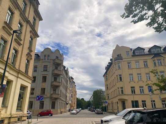 Attraktive Kapitalanlage: vermietete 2-Zimmer-Wohnung mit Balkon und Aufzug, denkmalgeschützt