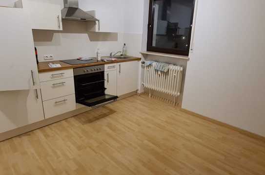 Gemütliche 1-Zimmer-DG-Wohnung mit großer Wohnküche und Einbauküche in Germering