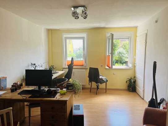 Helle 1,5-Zimmer-Etagenwohnung nahe der Ortsmitte zu vermieten! Ideal für Studenten!