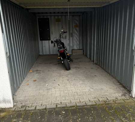 MOTORRAD Halbe Garage zu vermieten.