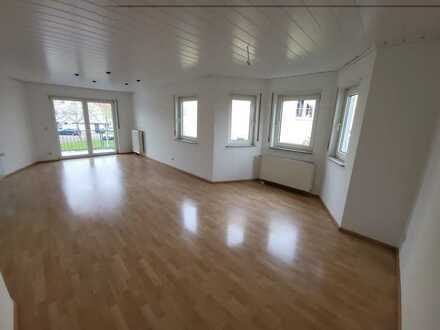 Geschmackvolle Wohnung mit drei Zimmern sowie Balkon und Einbauküche in Ludwigshafen a. R.
