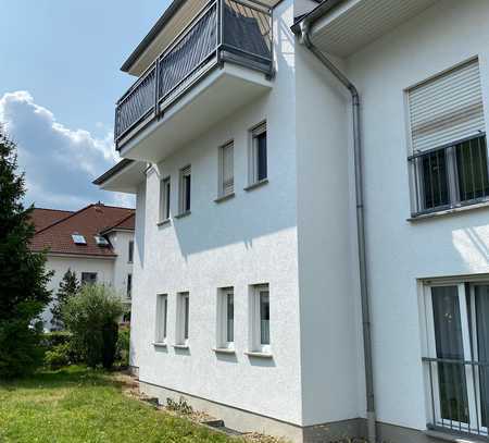 Mietangebot: Geräumige helle 3-Zi-Wohnung mit Wannenbad und großem Balkon in grüner Lage!