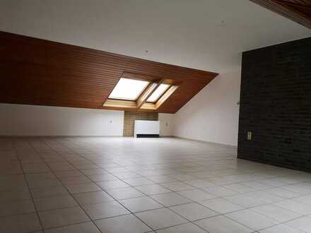 Geräumige, renovierte 1-Zimmer-DG-Wohnung, 69/53 qm, zur Miete in Herne