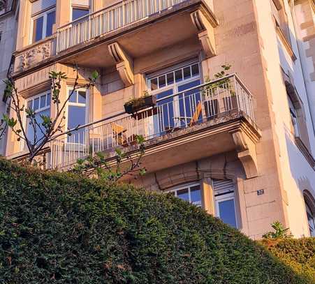 Schöne helle Altbauwohnung mit Balkon und Garten