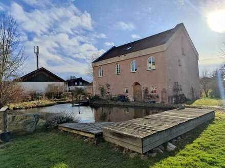 Preiswertes, großes und gepflegtes Einfamilienhaus mit acht Zimmern und EBK in Amerang, Amerang