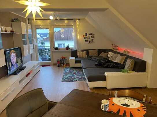 Renovierte 3-Zimmer-DG-Wohnung mit PKW-Stellplatz