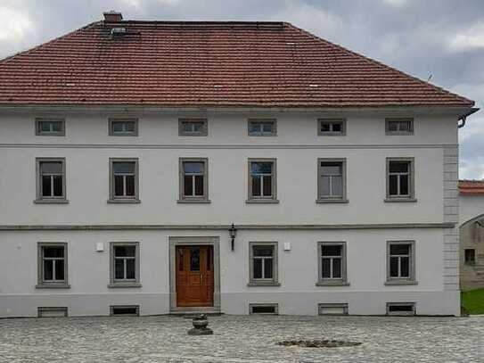 Erstbezug nach Sanierung mit Balkon: 2-Zimmer-Wohnung mit lux. Innenausstattung in Göda