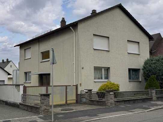 Geräumiges, preiswertes und gepflegtes 8-Raum-Ein- bis Zweifamilienhaus in Forst/Baden