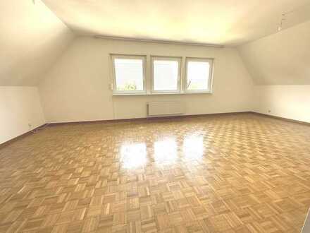 Einliegerwohnung im EFH: schöne & renovierte 3. Zi.-Whg. mit Vollbad, EBK und großen Dachboden