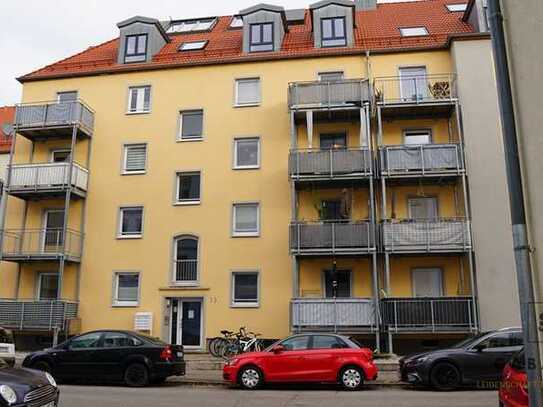 **Direkt am Schäfflerbach**
Zwei Zi.-Wohnung Top-Lage von Augsburg