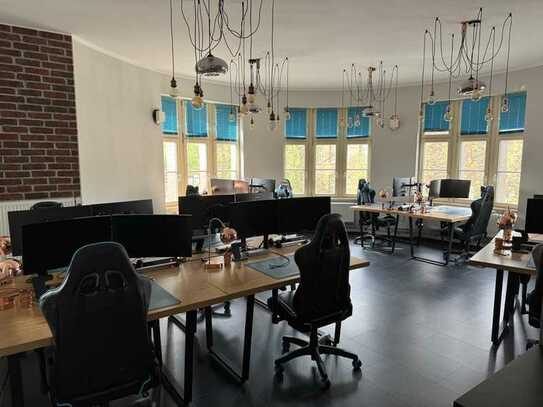 Flexibler Coworking-Raum mit 10 voll ausgestatteten Arbeitsplätzen zur Untermiete Pauschalpreis