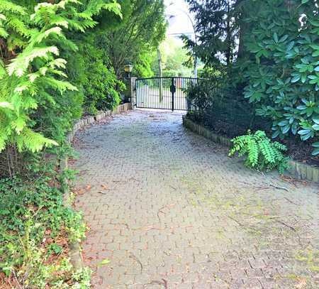 Premium-Lage direkt am Bergedorfer Schlossgarten: Villenbauplatz für zwei EFHs