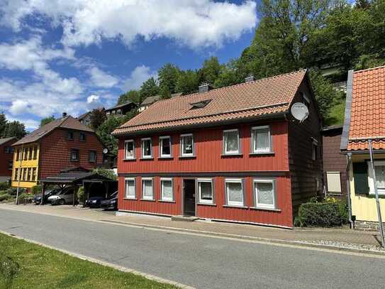 Idyllisches Fachwerkhaus an Hanglage