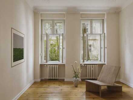 Bezugsfrei: Frisch renovierte Altbauwohnung mit Blick in den ruhigen Garten in Ku'damm-Lage