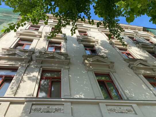 Liebevoll hergerichtete 4- Raum Wohnung mit Echtholzfußboden und französischem Fenster!