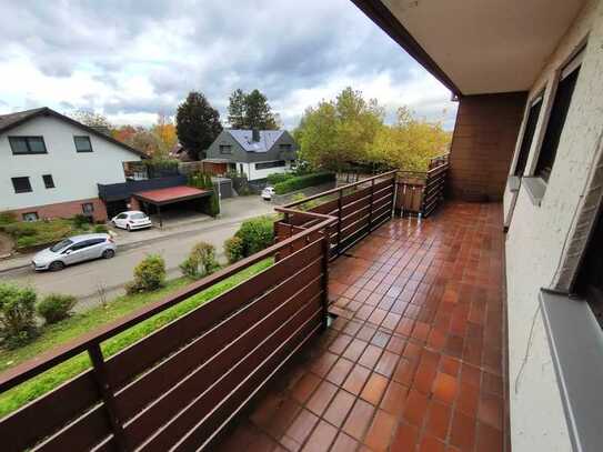 **Geräumige 2-Zimmerwohnung mit ca. 59m² Wohnfläche, Küche und Stellplatz im Freien**