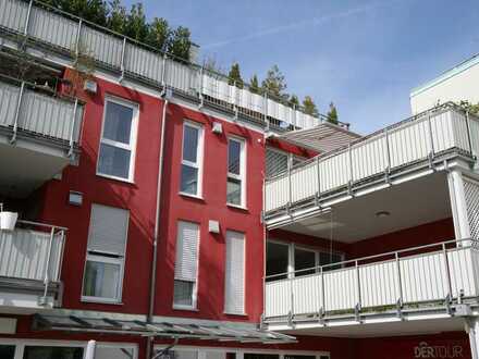 Germering-Zentrum : Ruhig gelegene Familienwohnung mit einem fast 20 m² großen überdachten Balkon