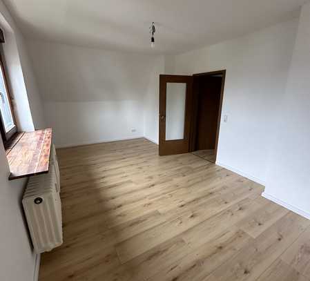 Stilvolle, modernisierte 2-Zimmer-Dachgeschosswohnung in Mainz