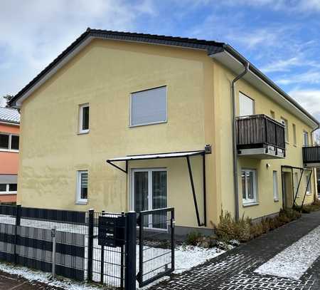 Geschmackvolle Wohnung mit zwei Zimmern sowie Balkon und Einbauküche in Oranienburg