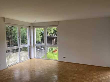 Exklusive 3-Zimmer-EG-Wohnung mit Garten, Balkon und Einbauküche in Flörsheim am Main