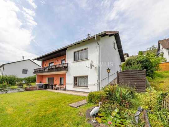 Freistehendes Einfamilienhaus mit Poolanbau, Sauna, Terrassen, Balkon, Garage + Garten