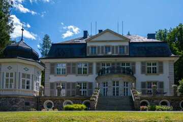 Einmaliges Anwesen mit Luxus Villa, viel Platz und Ruhe (Kaufpreis auf Anfrage)