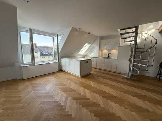 Wunderschöne Maisonette Wohnung mit stilvoller Küche und Blick auf die Skylines