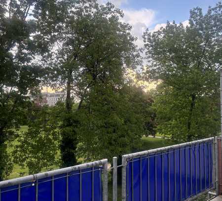 Erstbezug nach Sanierung mit EBK und Balkon: Ansprechende 2-Zimmer-Wohnung mit Blick ins Grüne