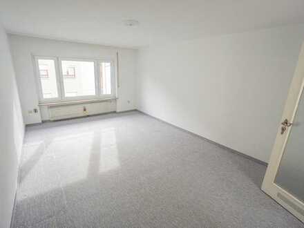 PREISKNALLER! Solide 3-Zimmer-Wohnung zu einem äußerst attraktiven Preis in zentraler Lage!